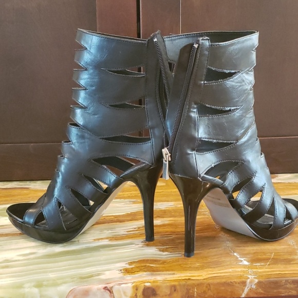 Heels - Picture 4 of 4